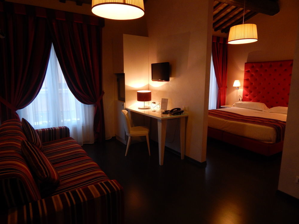 Hotel Nazionale แฟร์รารา ภายนอก รูปภาพ